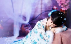 高考临近 阿姨夜店跳广场舞